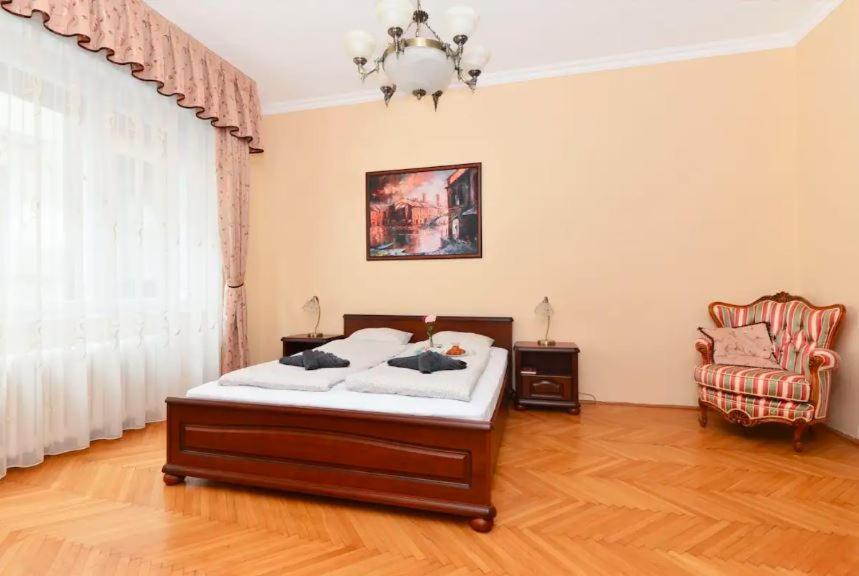 Apartment Neo-baroque Near Basilica